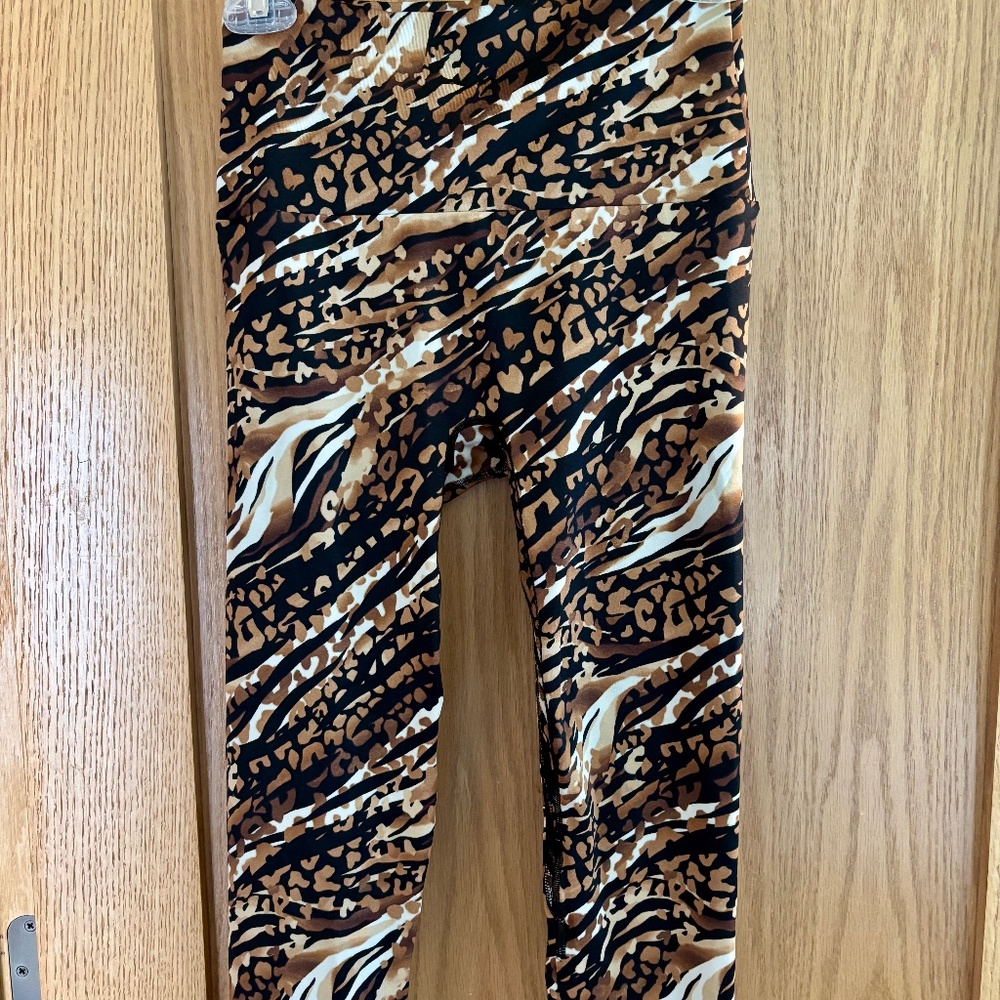 K-Deer Capri Legging Size Medium, Brown & Black Print